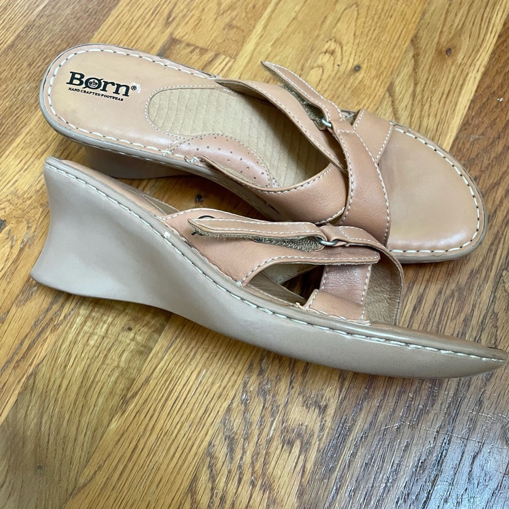 Born size 10 wedge sandal